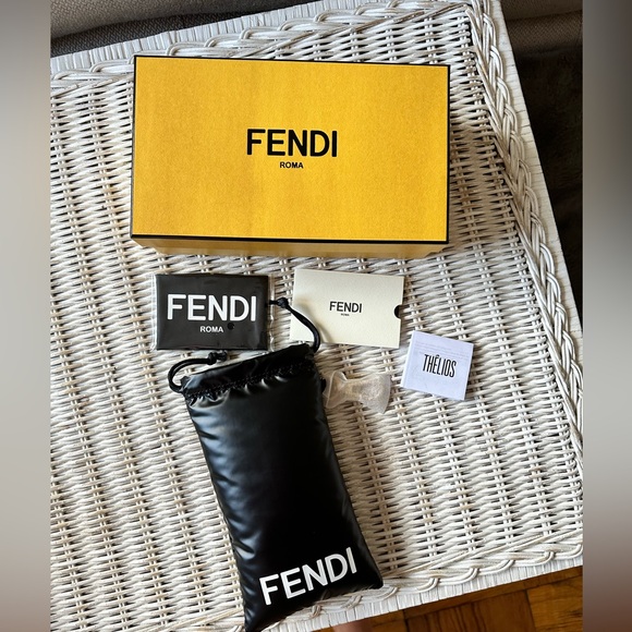 Fendi sunglass case - Picture 1 of 4